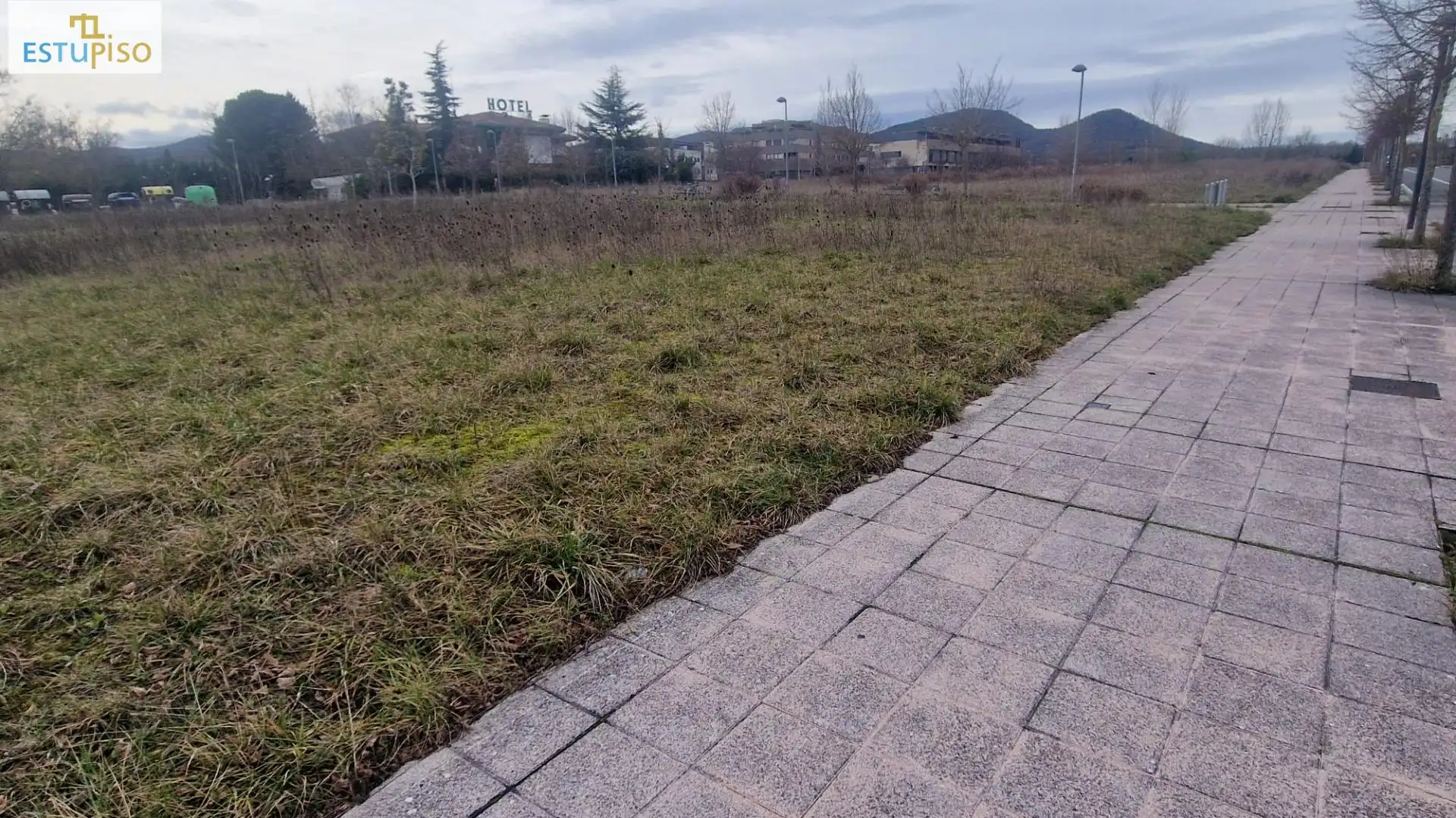 Residential zum Verkauf in Calle Calle Hospitaleros, Mendizorrotza - Armentia