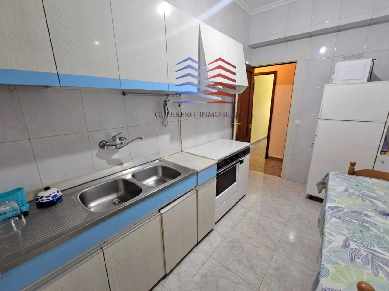 Cuina de Apartament de lloguer en Ourense Capital  amb Calefacció, Terrassa i Traster