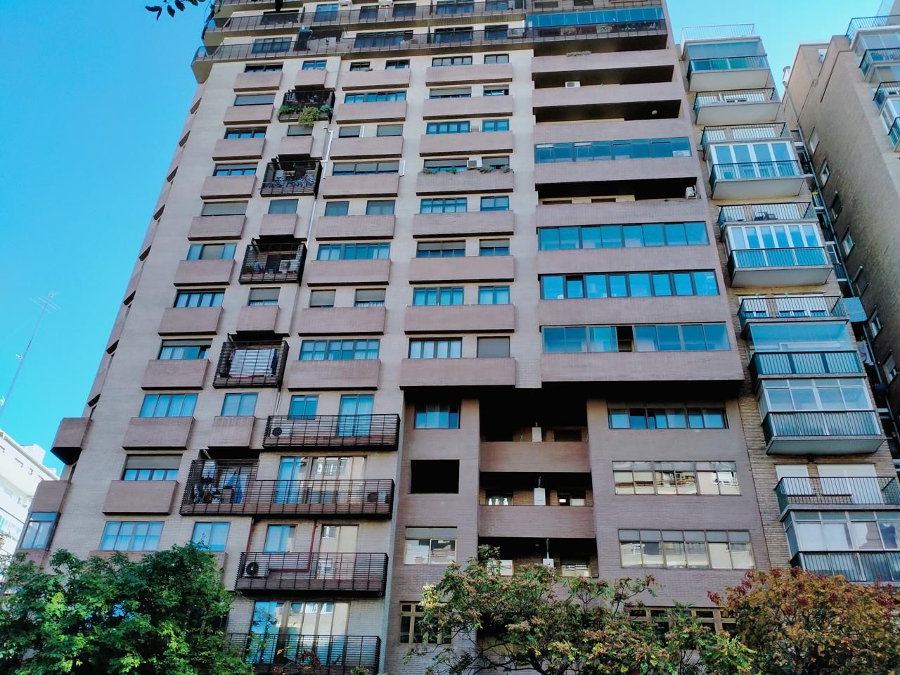 Vista exterior de Pis de lloguer en  Zaragoza Capital amb Calefacció