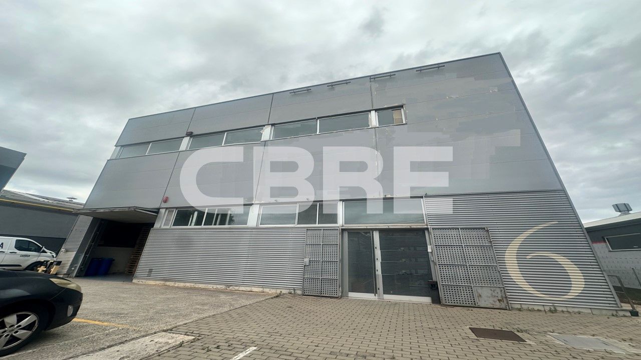 Außenansicht von Fabrikhallen zum verkauf in Barberà del Vallès mit Alarm