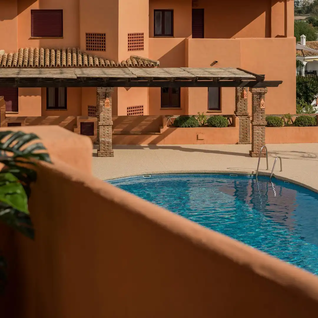 Piscina de Apartament en venda en Benahavís amb Piscina comunitària