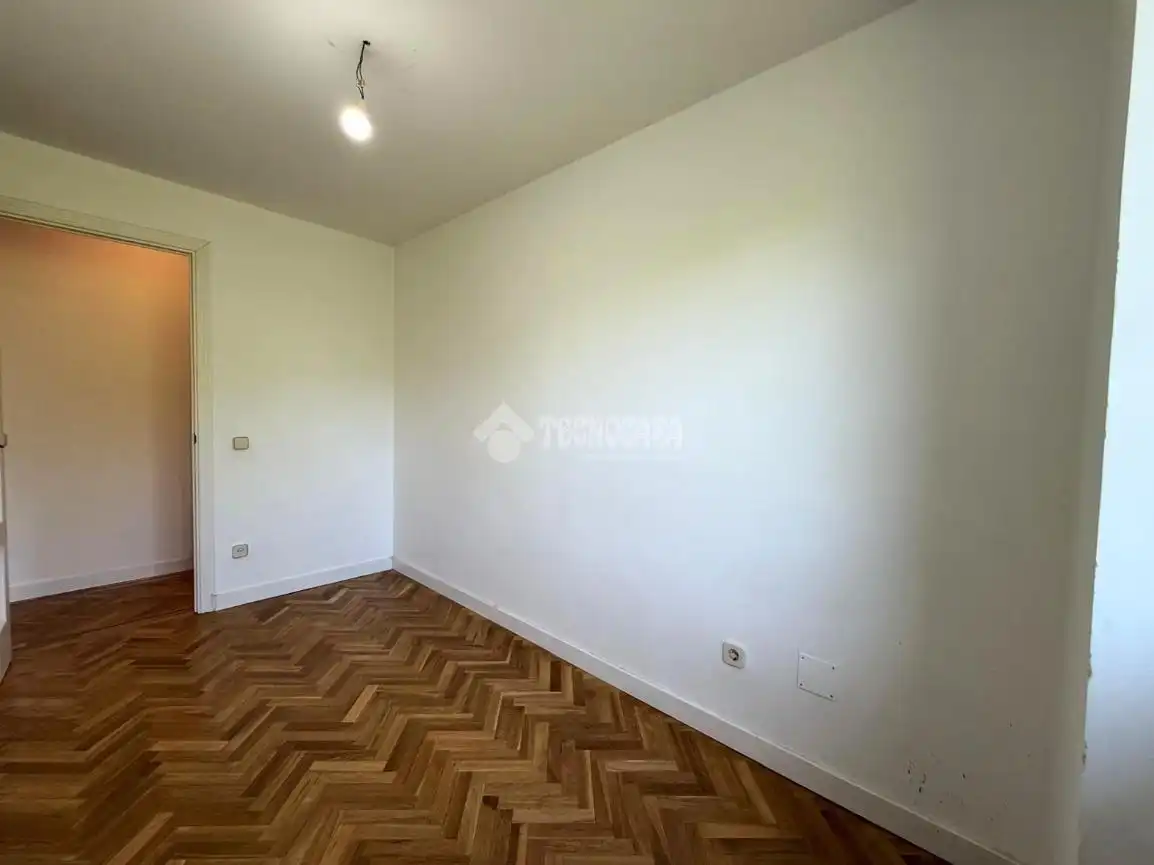 Bedroom of Flat for rent in Madrid  with Parquet flooring, Storage room and Balcony