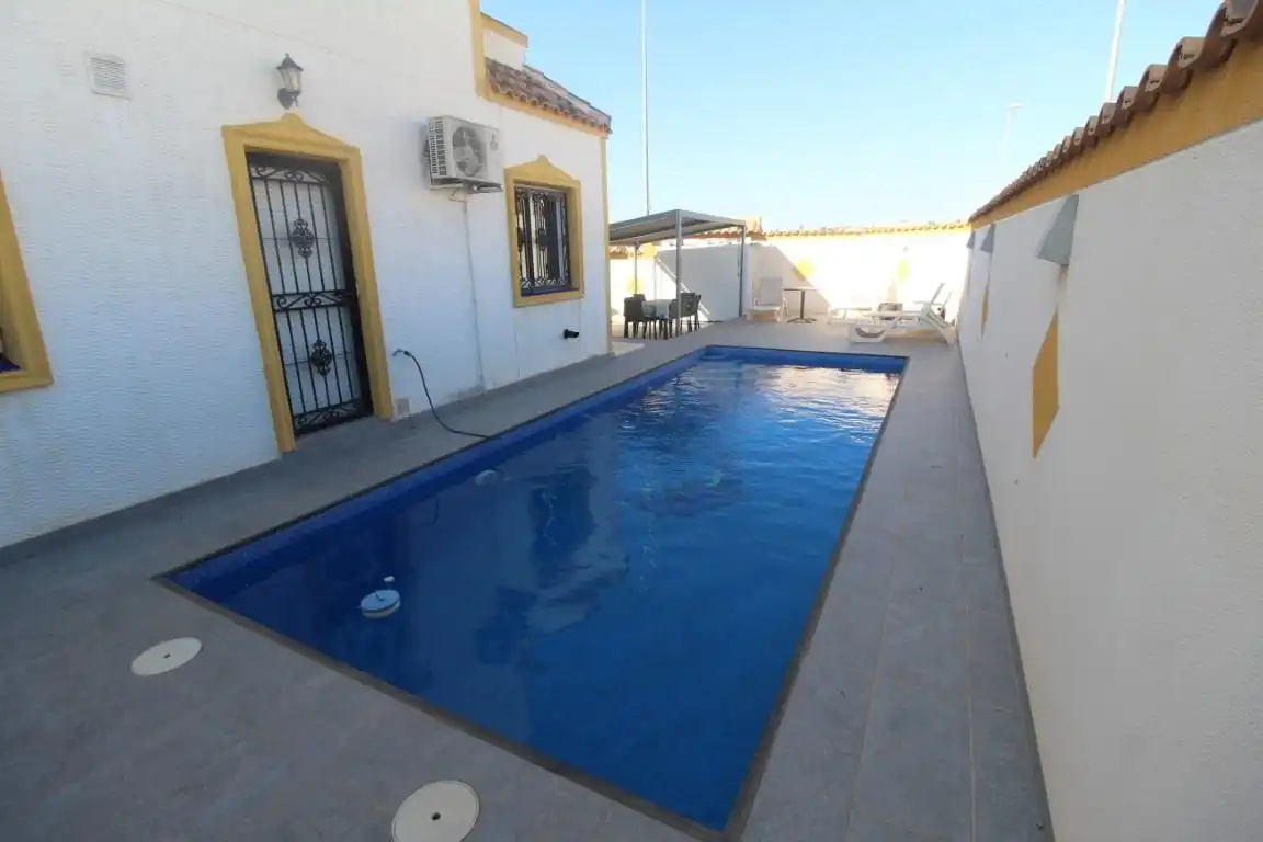 Adosado con piscina en venta en Calle Ciruelo, imagen 3