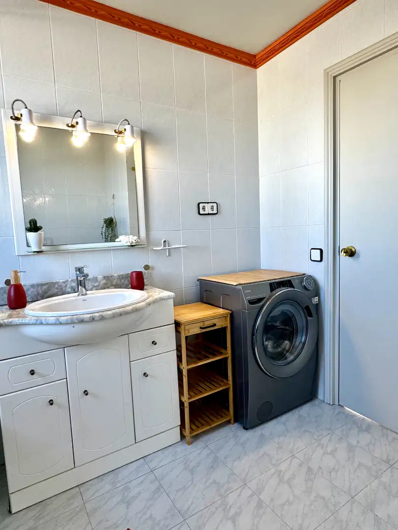 Baño de Apartamento de alquiler en Salou con Aire acondicionado, Terraza y Amueblado
