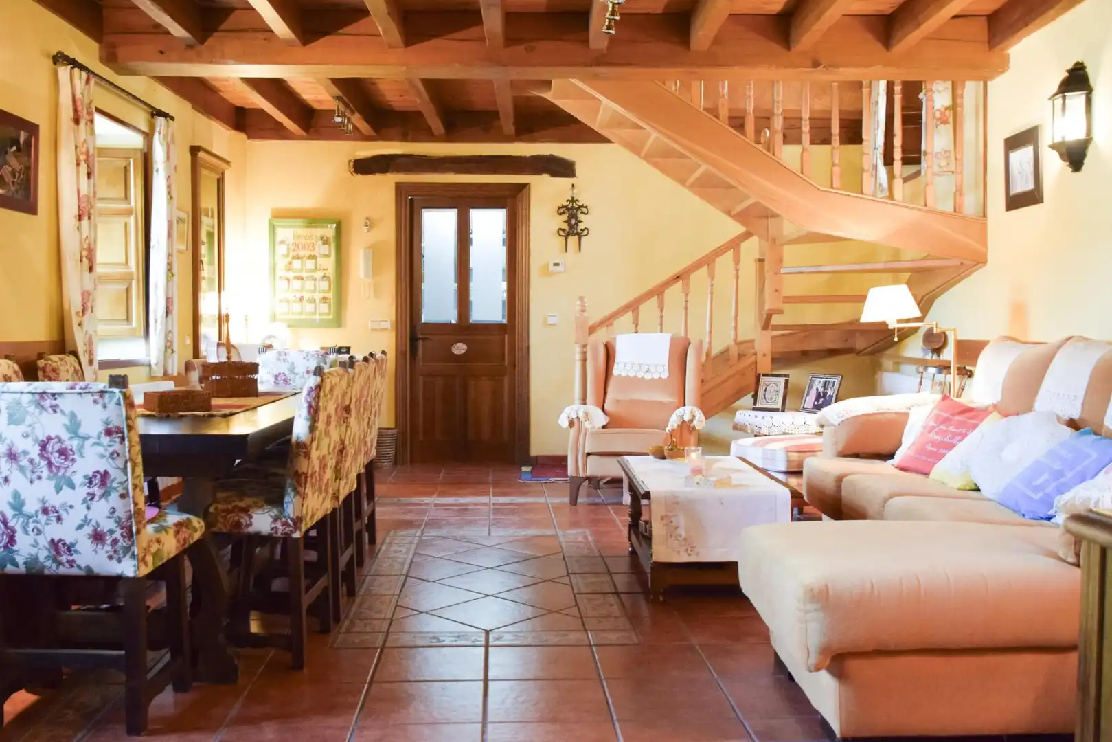 Sala d'estar de Finca rústica en venda en Riello amb Calefacció