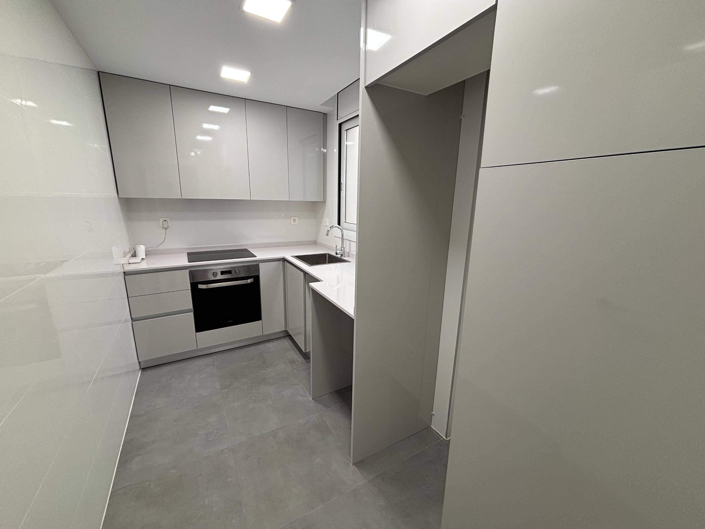 Küche von Wohnung zum Verkauf in Cornellà de Llobregat mit Parkett und Balkon