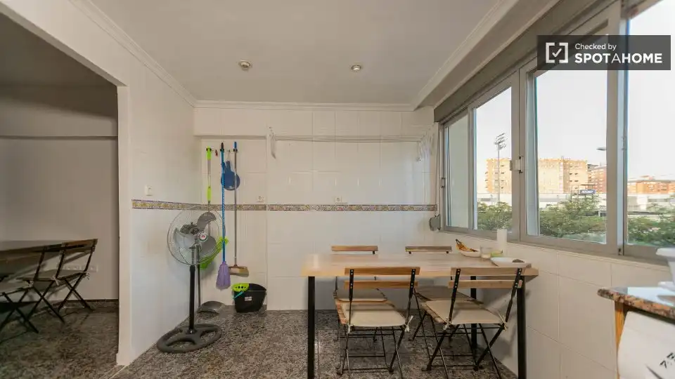 Cocina de Piso de alquiler en Valencia con Aire acondicionado, Calefacción y Amueblado