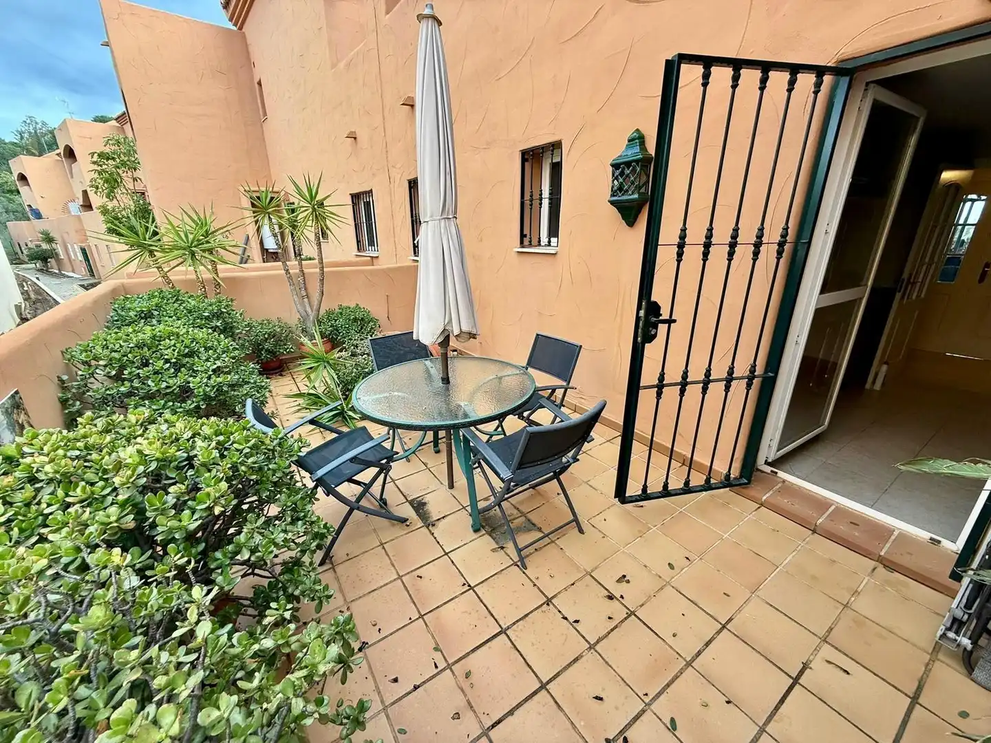 Terrasse von Wohnungen zum Verkauf in Marbella mit Klimaanlage, Terrasse und Schwimmbad
