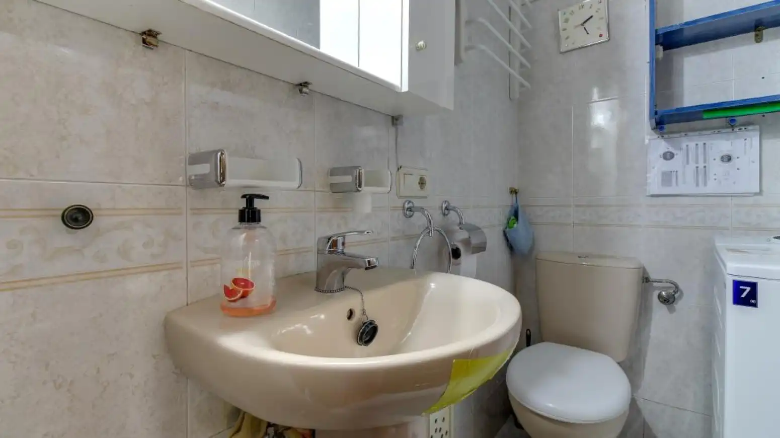 Badezimmer von Einfamilien-Reihenhaus zum Verkauf in Salamanca mit Heizung, Privatgarten und Parkett