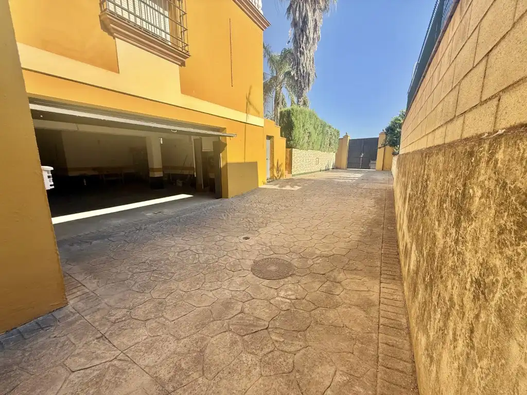 Parking de Casa o chalet en venta en Mairena del Alcor con Amueblado y Balcón