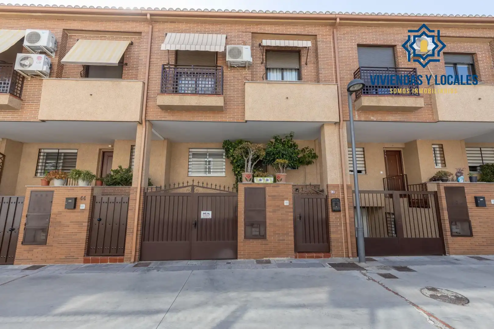 Vista exterior de Casa adosada en venda en Armilla amb Calefacció