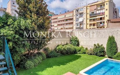 Exterior view of Flat for sale in  Barcelona Capital  with Air Conditioner, Terrace and Swimming Pool