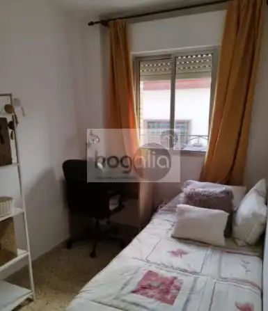 Habitación de Piso de alquiler en Sevilla con Aire acondicionado, Amueblado y Balcón