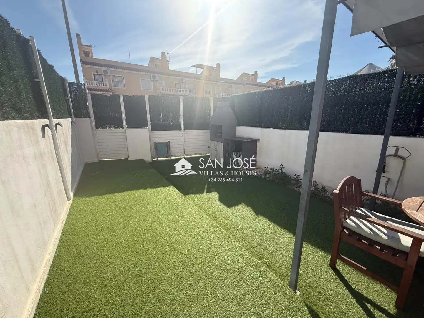 Terrasse von Einfamilien-Reihenhaus zur Miete in Monforte del Cid mit Klimaanlage, Heizung und Privatgarten