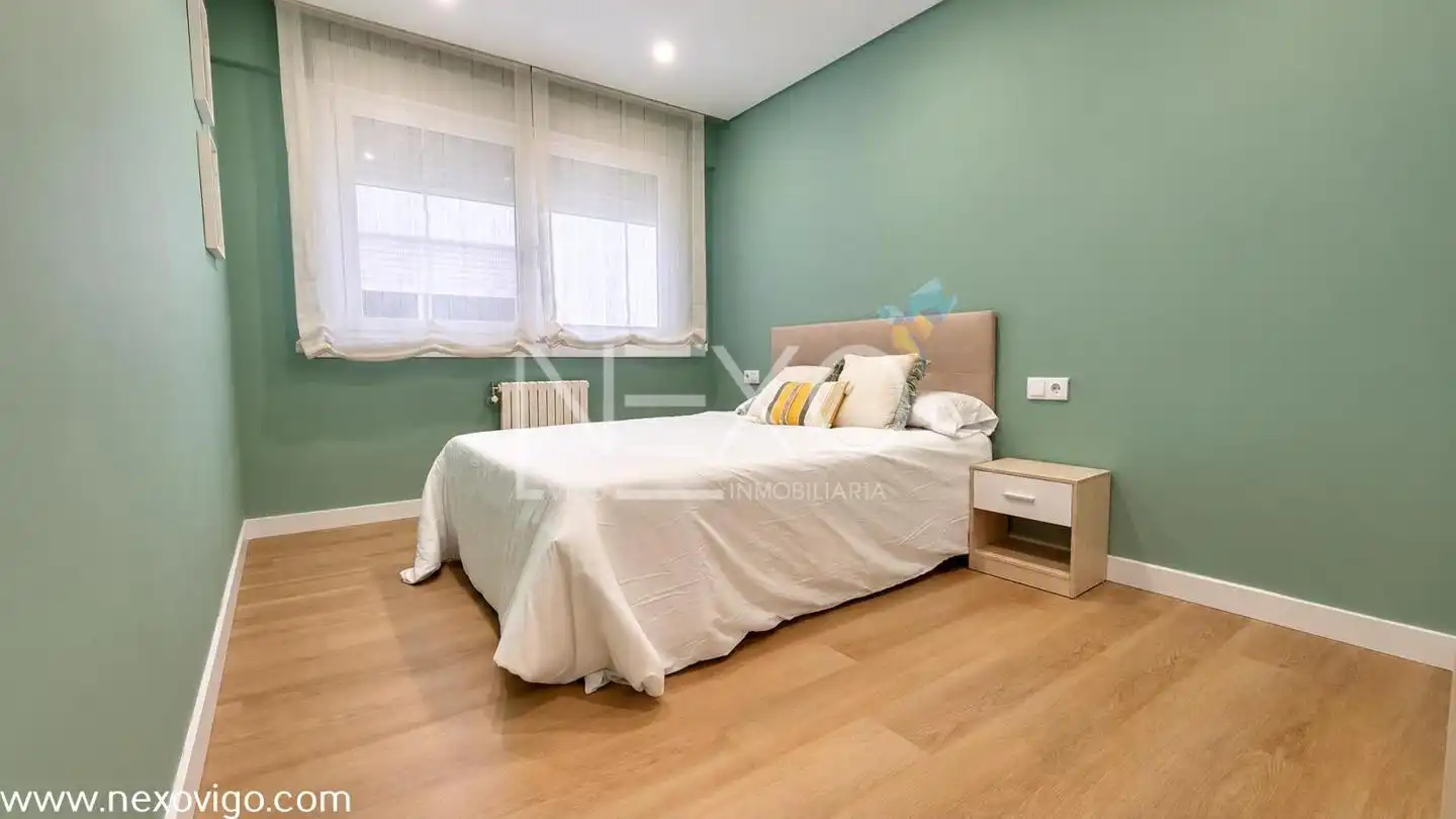 Habitación de Piso en venta en Vigo  con Calefacción, Trastero y Amueblado