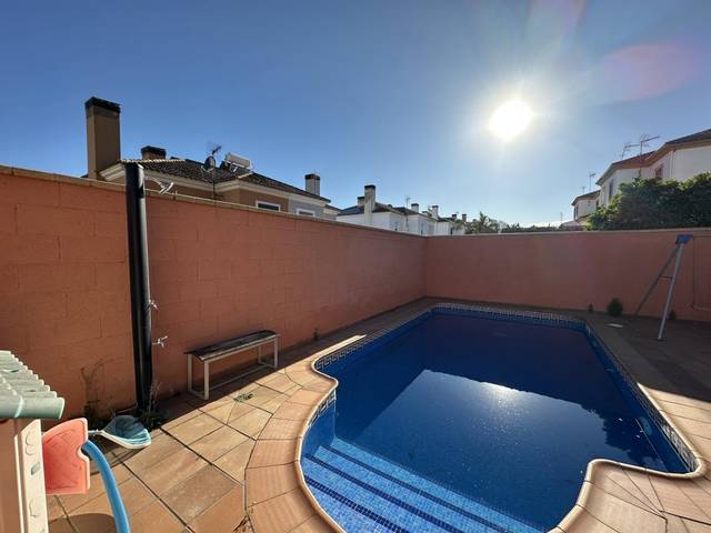 Casa adosada en Venta en Espartinas Pueblo