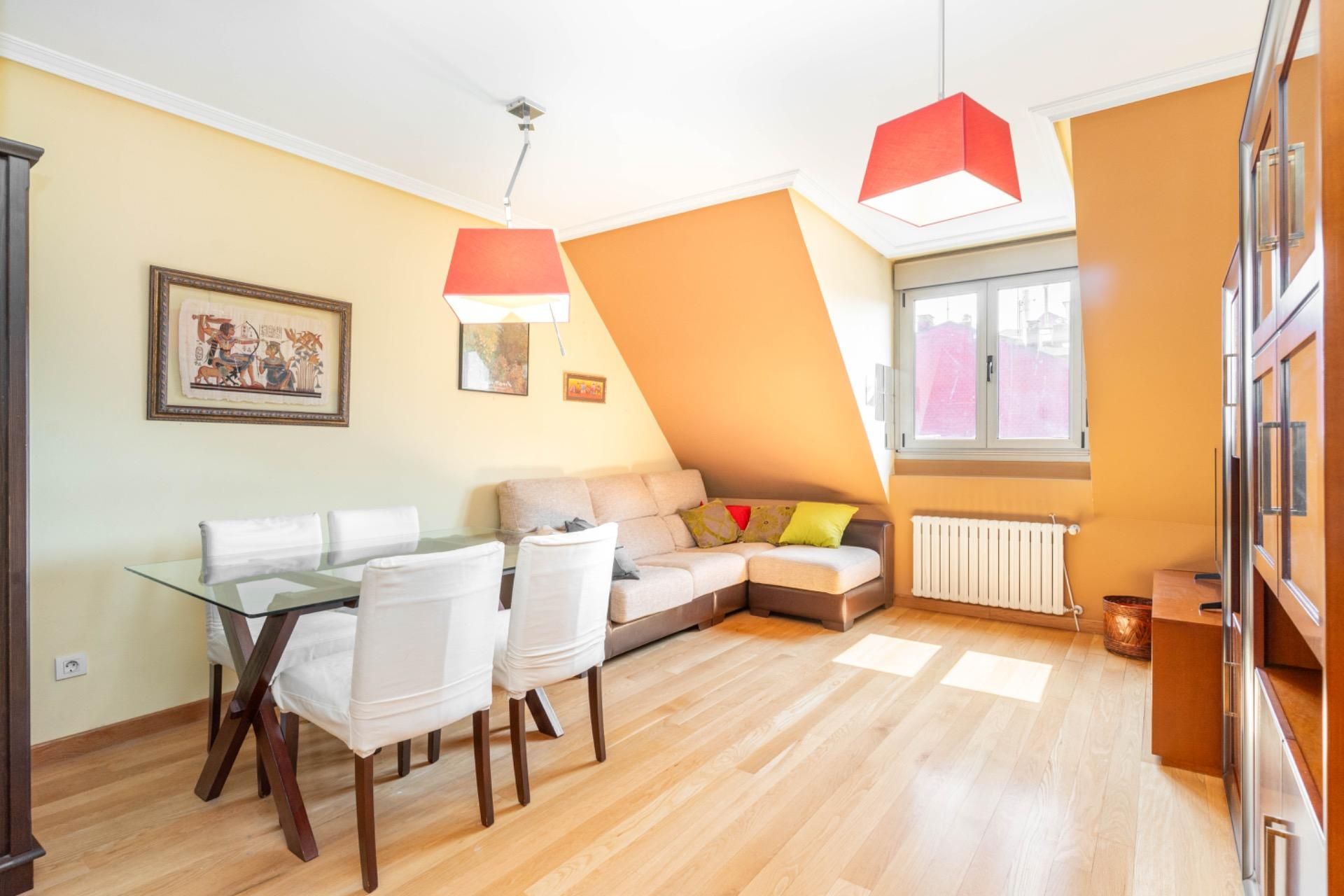 Living room of Flat to rent in Oviedo   with Heating, Parquet flooring and Storage room