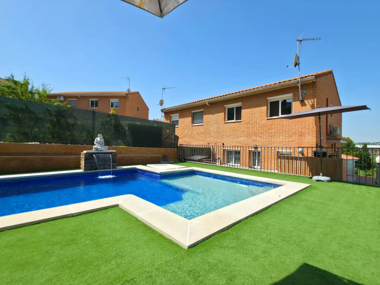 Piscina de Casa o chalet en venta en Abrera con Aire acondicionado, Calefacción y Jardín privado