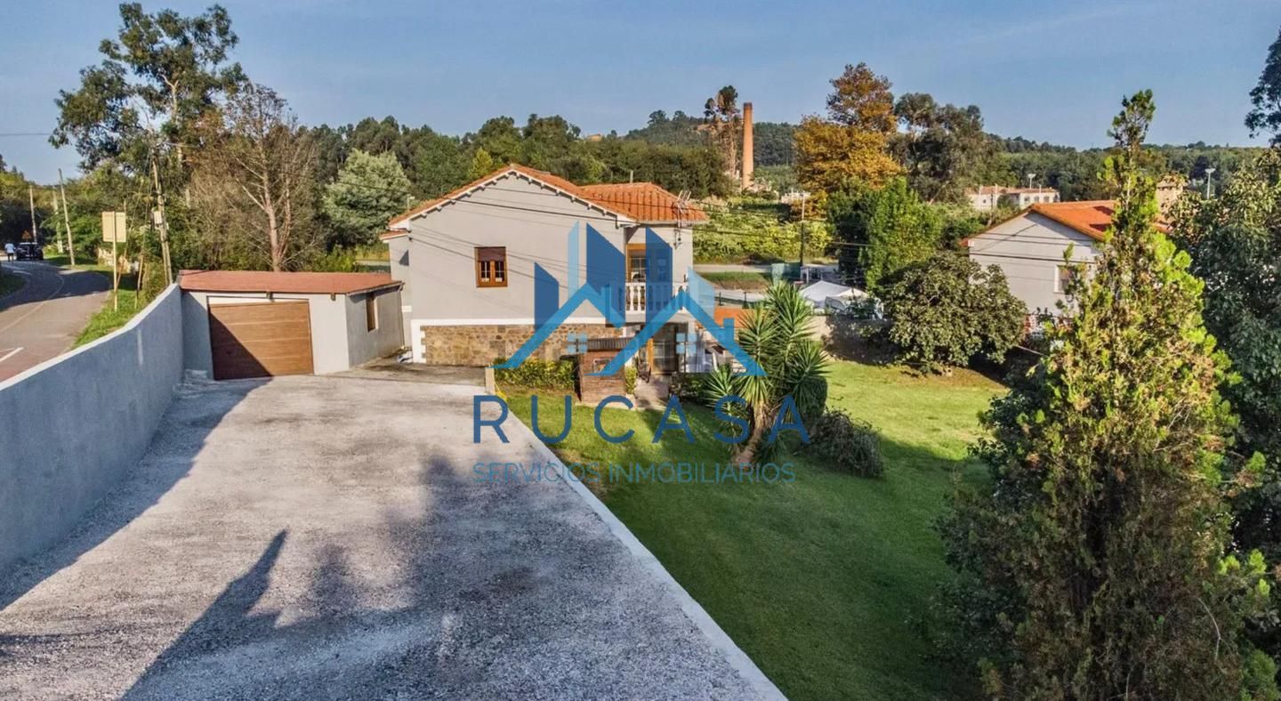 Vista exterior de Casa o xalet en venda en Torrelavega  amb Calefacció i Traster