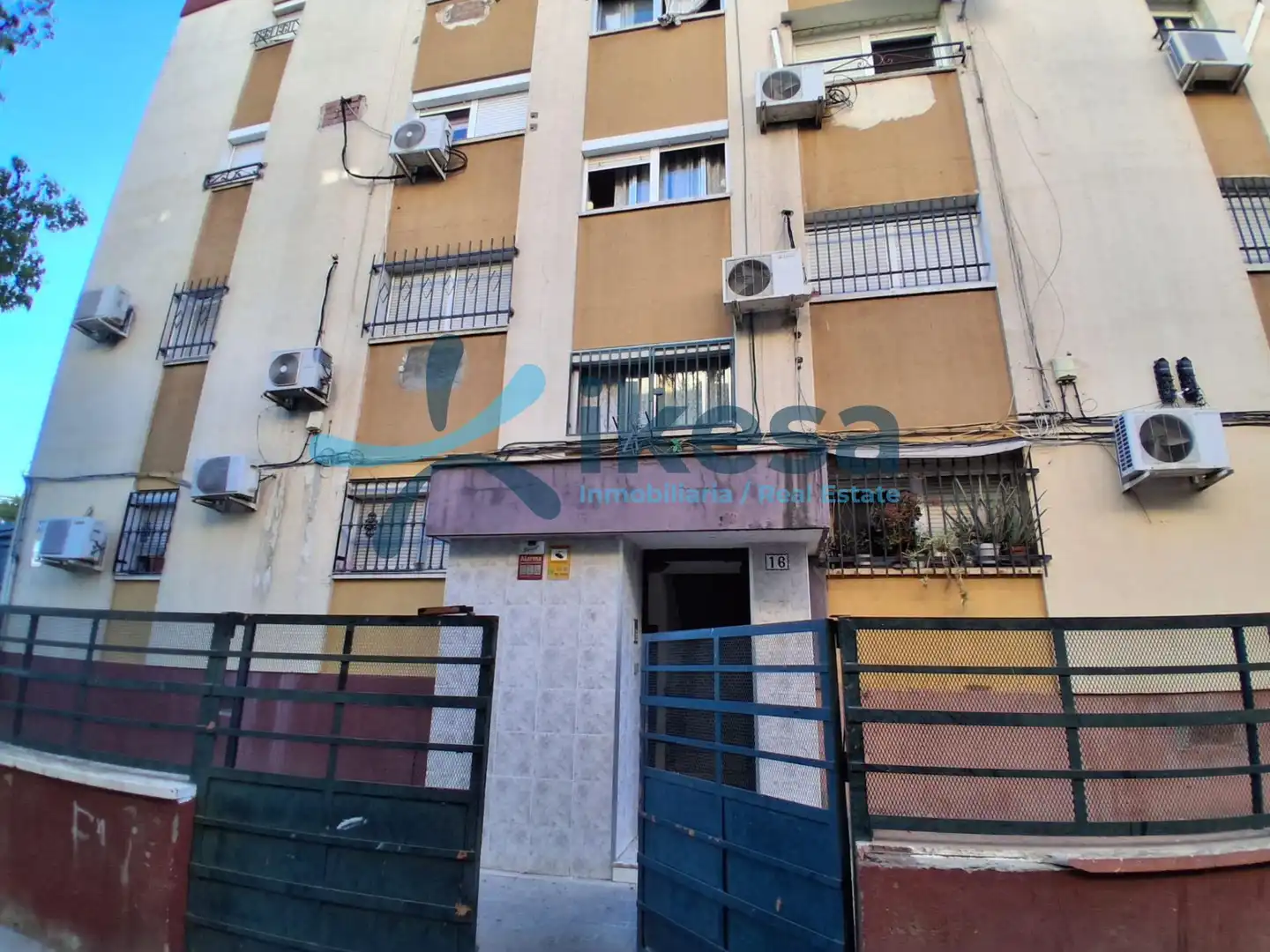 Vista exterior de Piso en venta en Sevilla
