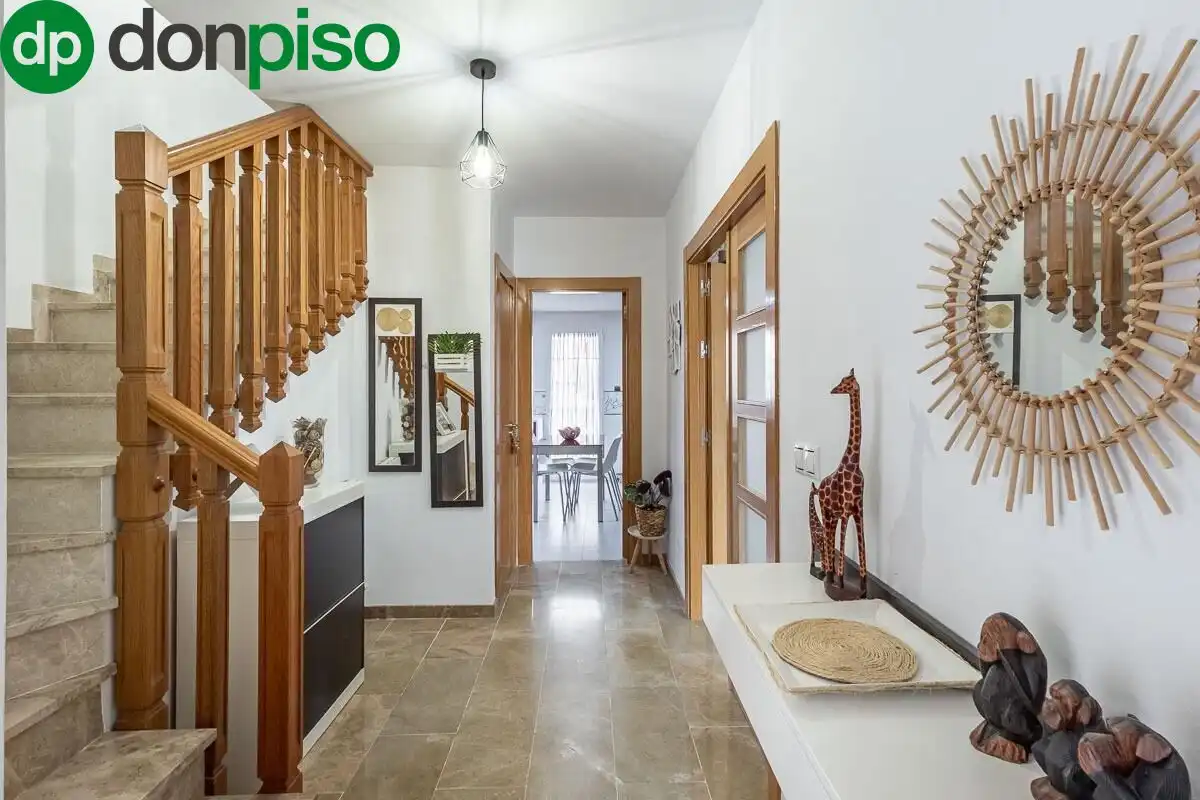 Casa adosada en venta en Churriana de la Vega con Aire acondicionado, Jardín privado y Terraza