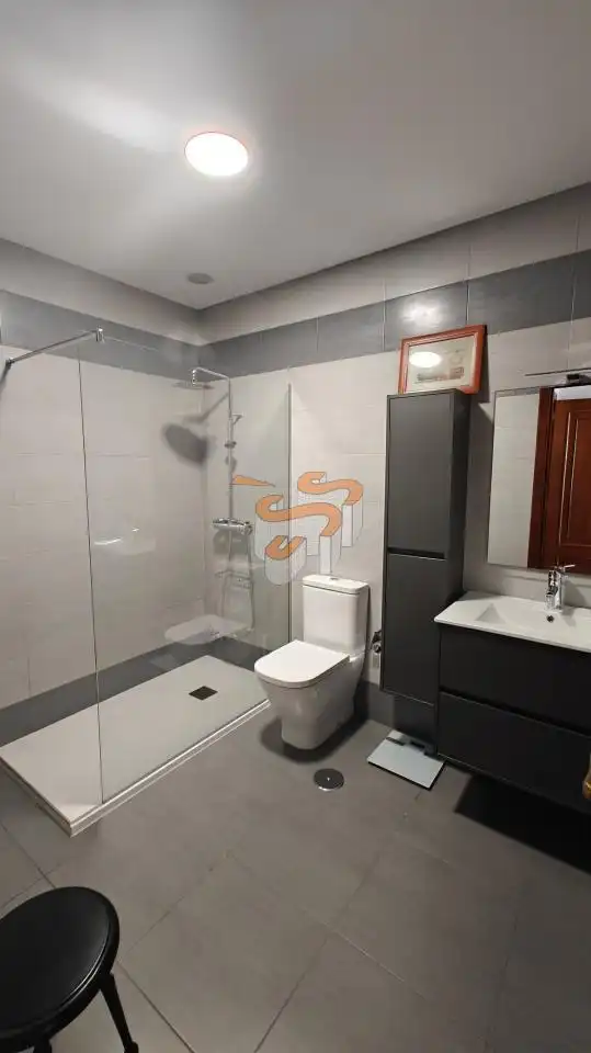 Baño de Piso en venta en Ferrol con Calefacción, Parquet y Trastero