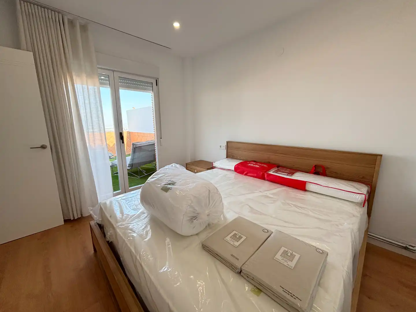 Habitación de Ático de alquiler en La Zubia con Aire acondicionado, Calefacción y Jardín privado
