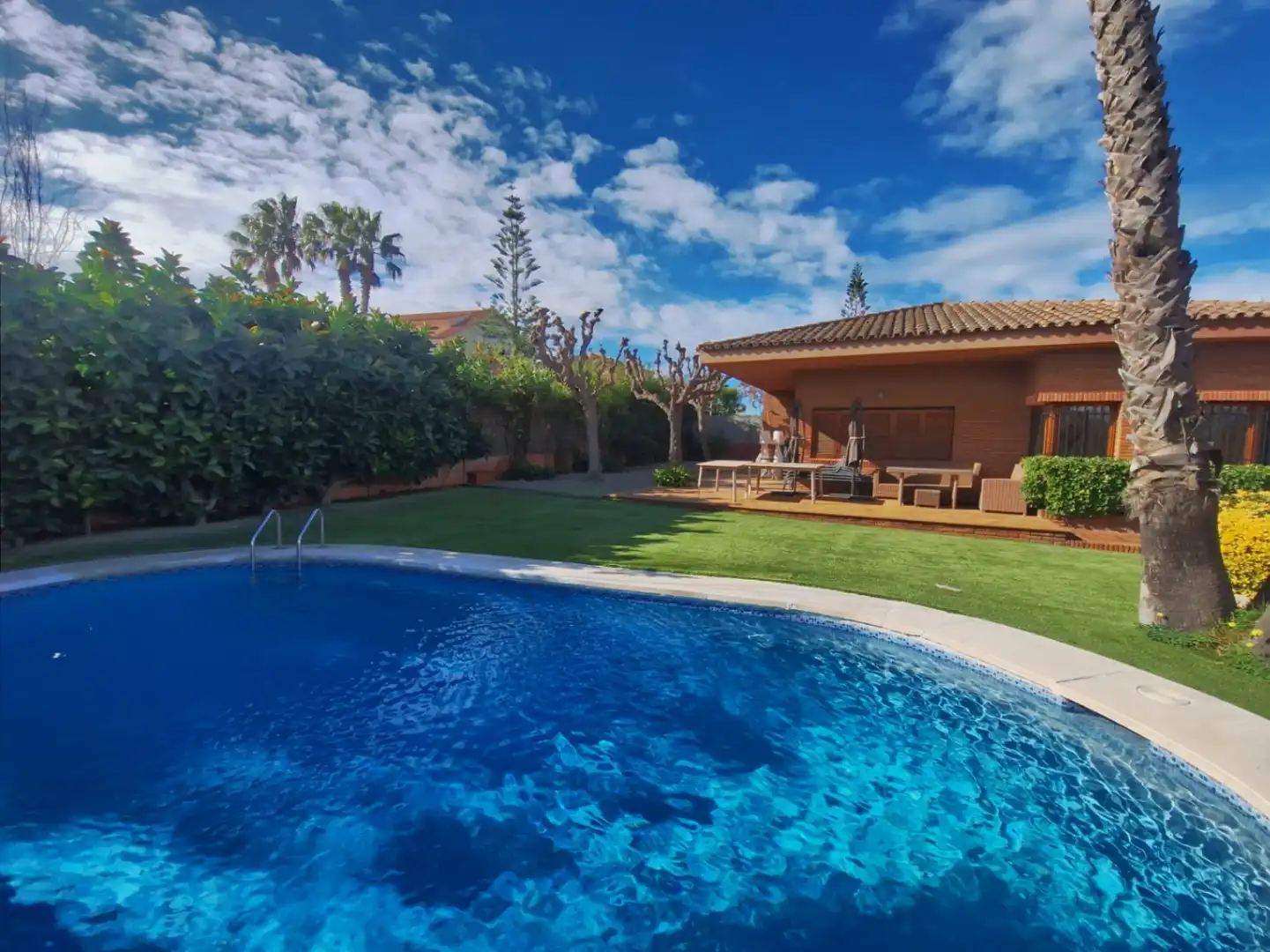 Garden of Houses for sale in Vilanova i la Geltrú  with Air Conditioner, Heating and Private garden