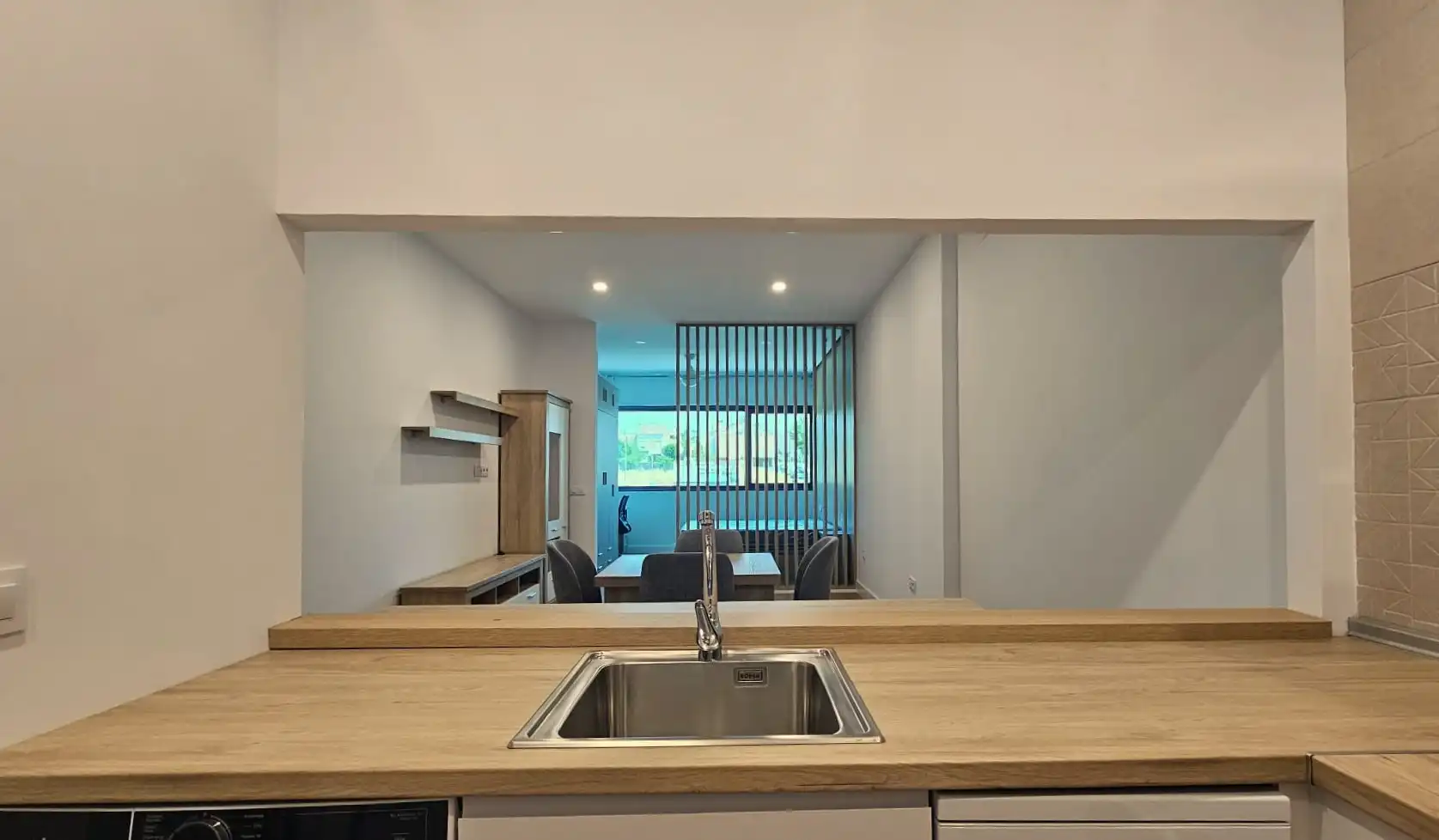 Cocina de Apartamento de alquiler en Espartinas con Aire acondicionado, Calefacción y Parquet