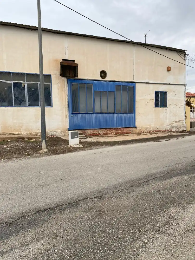 Außenansicht von Fabrikhallen zum Verkauf in Lorquí