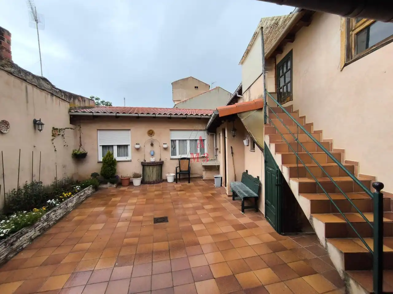 Vista exterior de Casa o chalet en venta en Benavides con Calefacción, Trastero y Amueblado