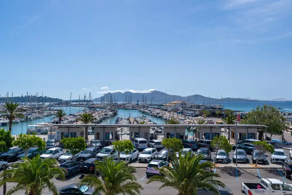 Parkplatz von Wohnungen zum Verkauf in Pollença mit Klimaanlage und Terrasse