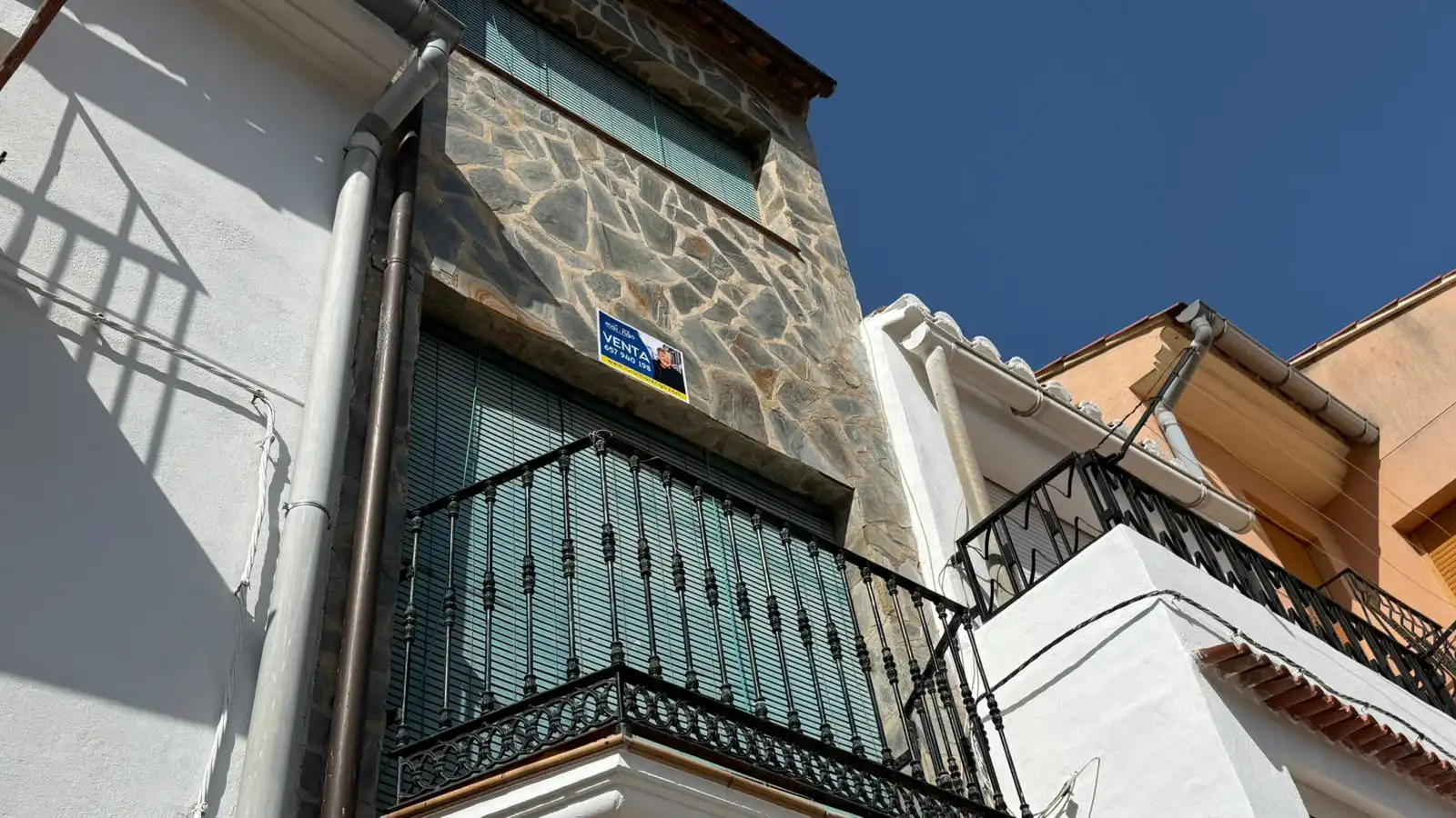 Vista exterior de Casa o xalet en venda en Ayódar amb Calefacció, Terrassa i Moblat
