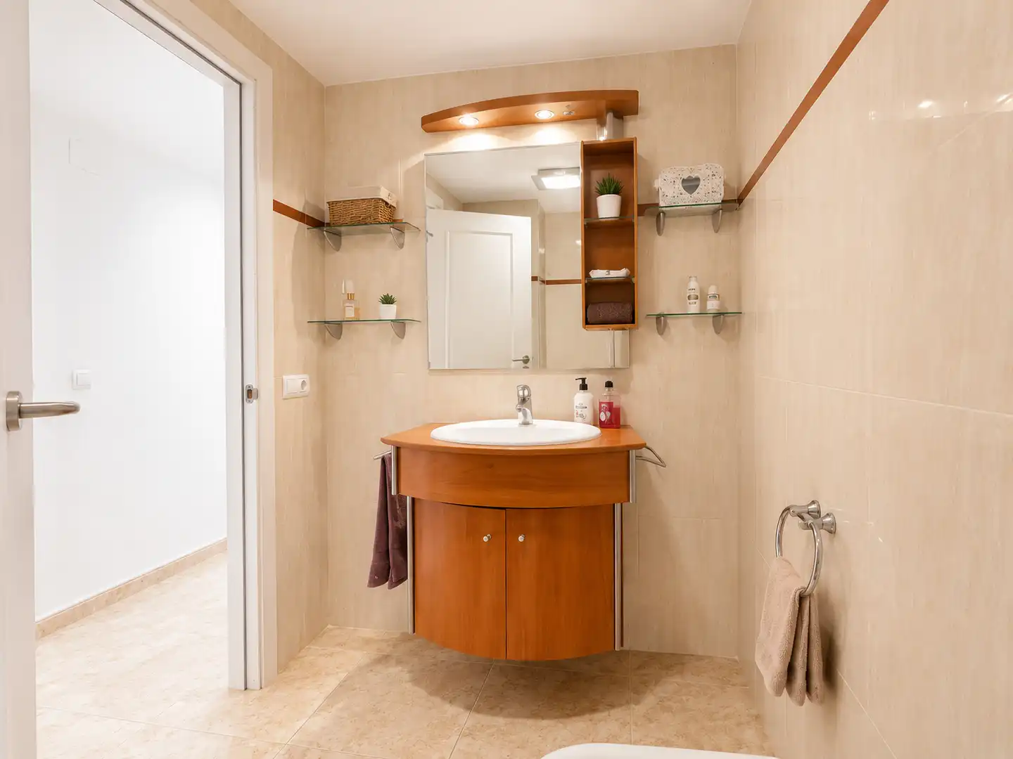Badezimmer von Wohnungen zur Miete in Palamós mit Klimaanlage, Heizung und Möbliert