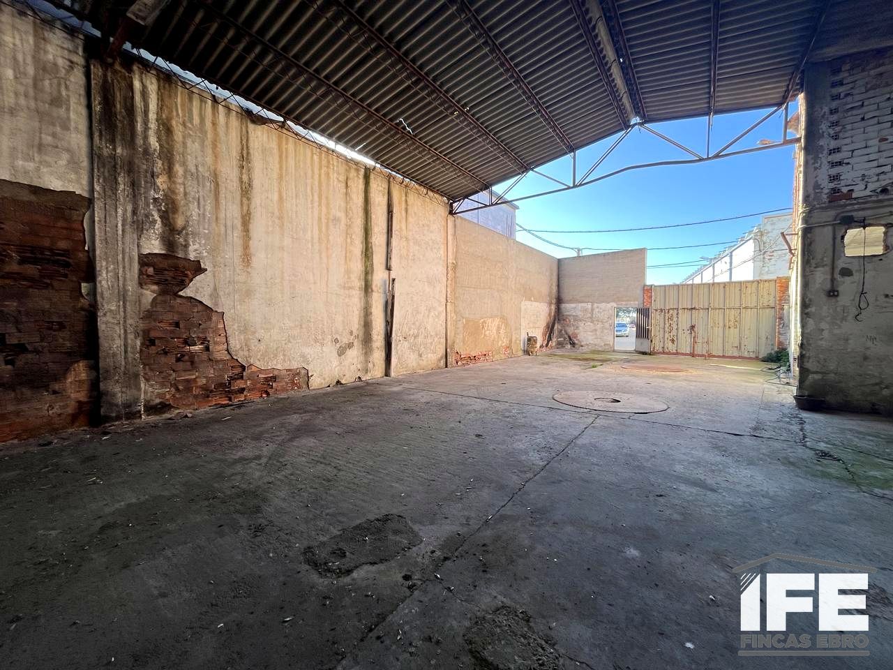 Vista exterior de Nave industrial en venta en Alagón