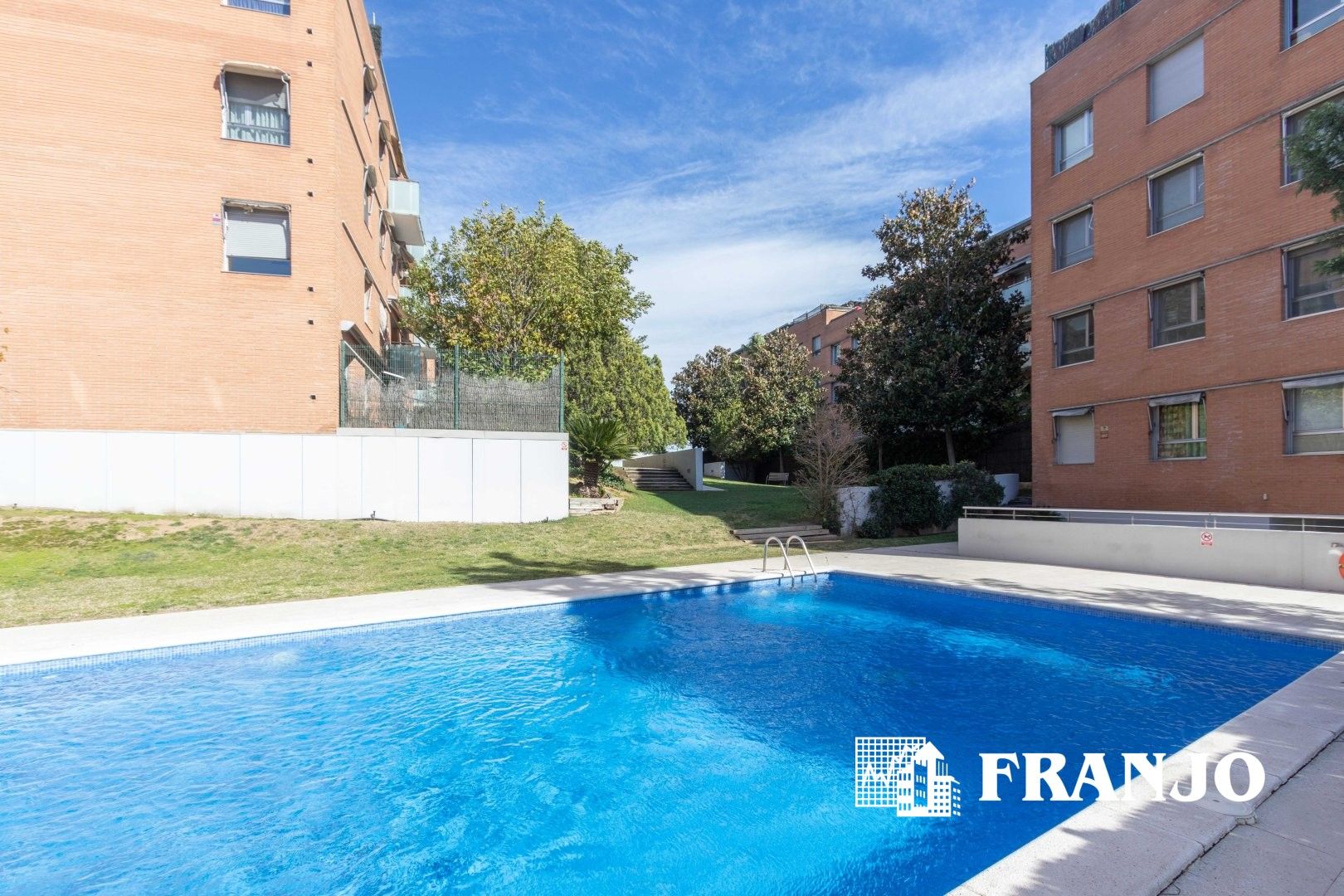 Swimming pool of Flat for sale in Sant Cugat del Vallès  with Air Conditioner, Heating and Swimming Pool