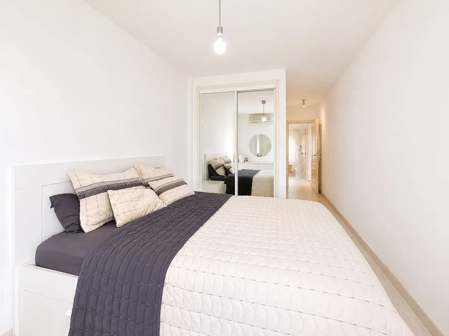 Dormitori de Apartament en venda en Benalmádena amb Jardí privat i Piscina comunitària