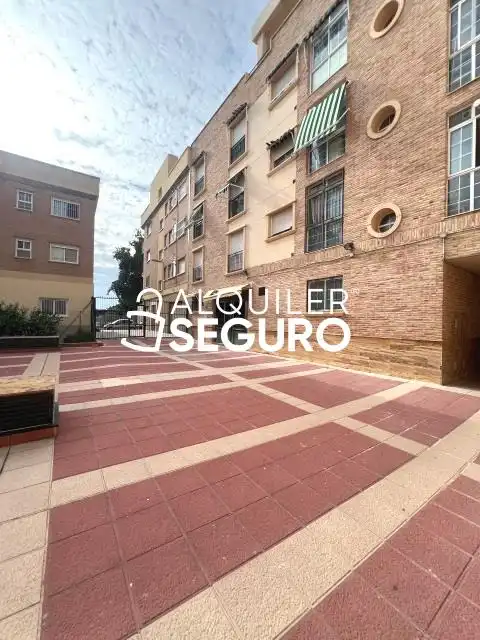 Pis amb ascensor de lloguer a Farmacéutico Antonio Carazo Villar