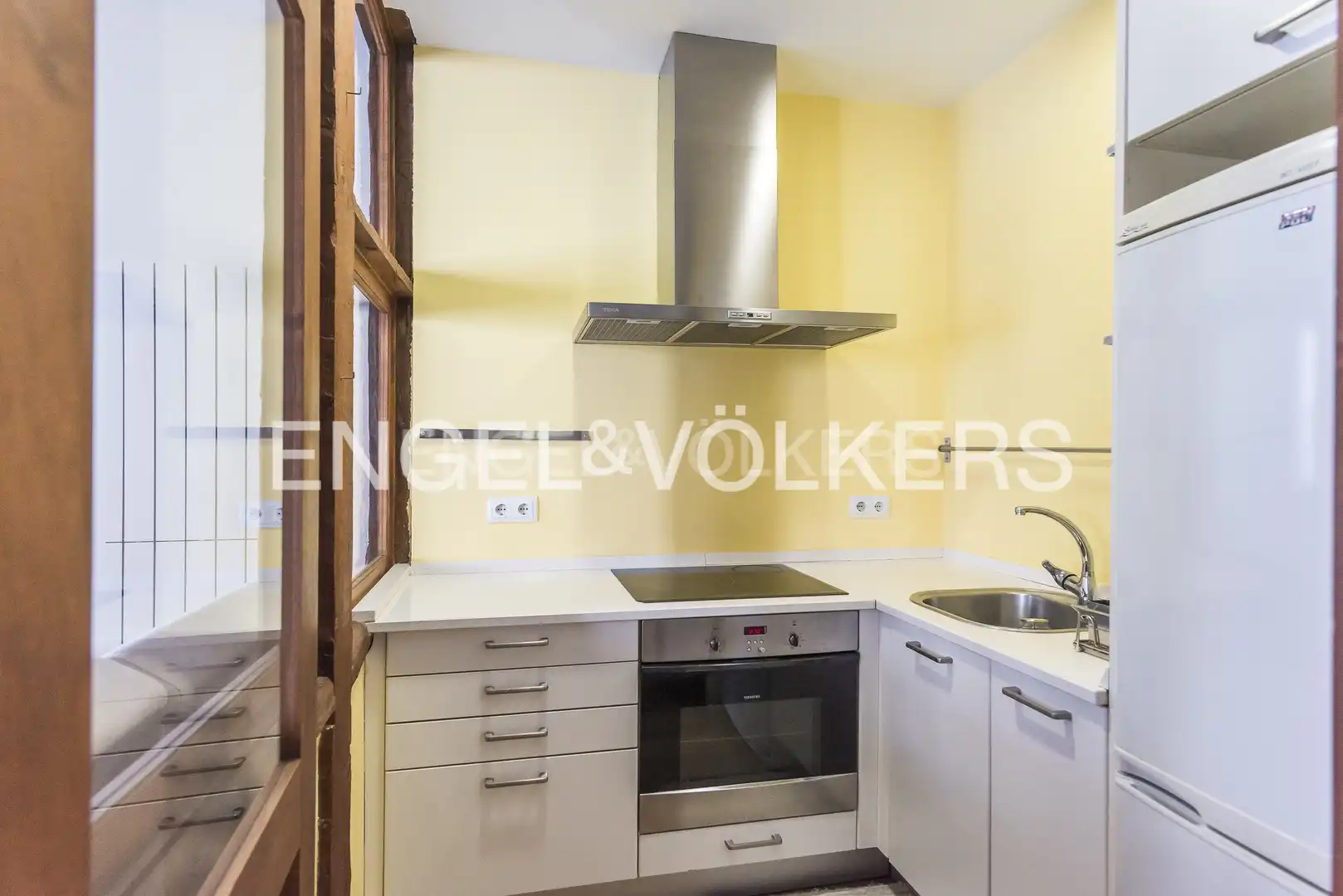 Kitchen of Attic for rent in Madrid  with Air Conditioner, Heating and Parquet flooring