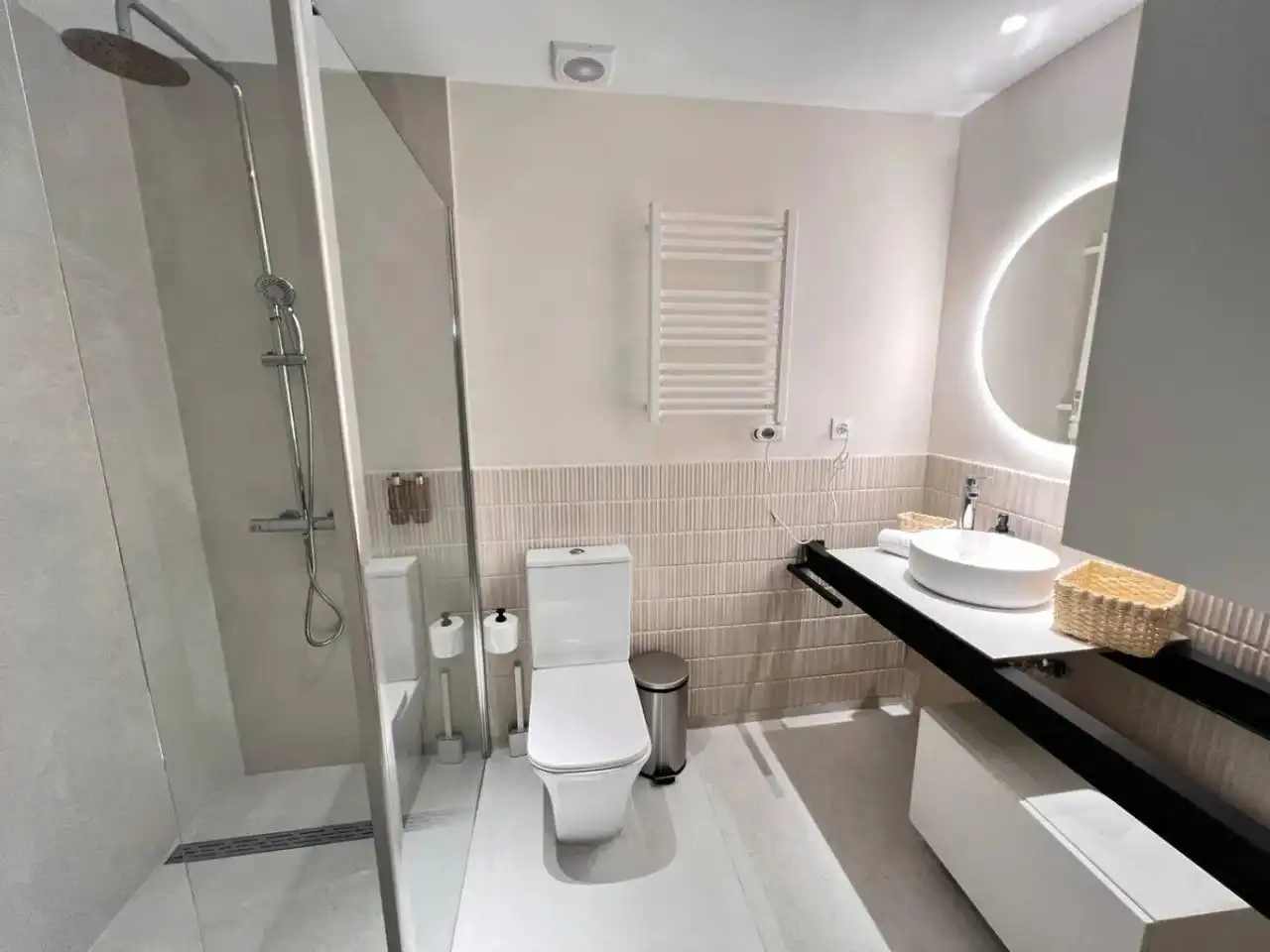 Badezimmer von Wohnung zum Verkauf in L'Hospitalet de Llobregat mit Klimaanlage, Heizung und Parkett