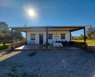 Vista exterior de Finca rústica en venda en El Ronquillo amb Aire condicionat, Terrassa i Piscina