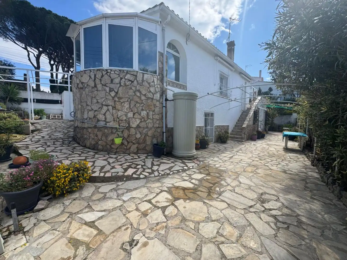 Casa amb jardí en venda a Carrer mare de deu del mont 6