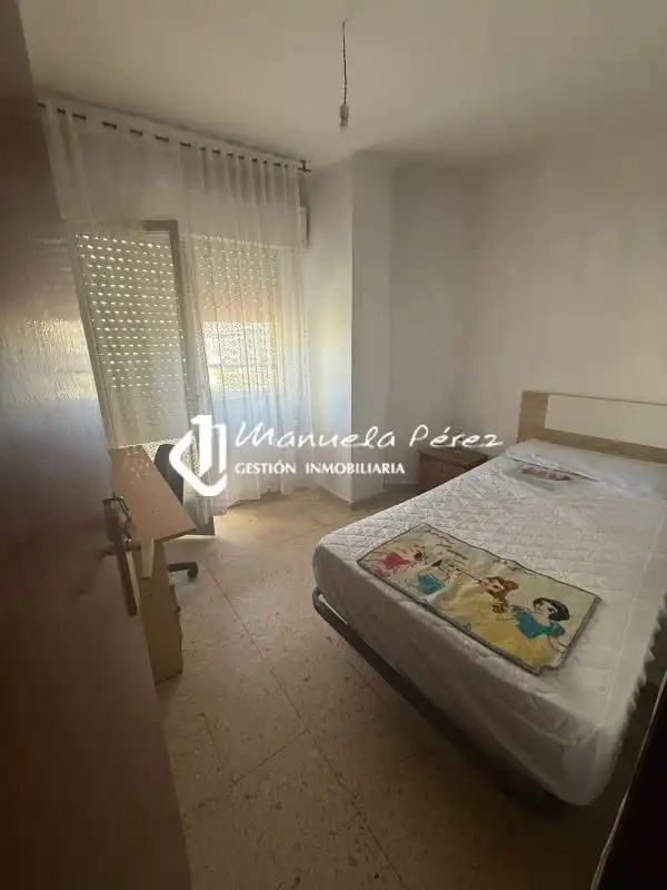 Schlafzimmer von Wohnung zur Miete in Cáceres mit Terrasse und Möbliert
