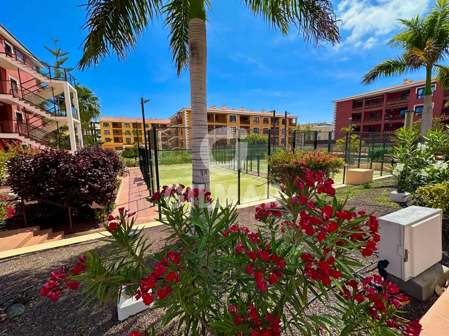 Außenansicht von Wohnung zum Verkauf in Arona mit Privatgarten, Terrasse und Abstellraum