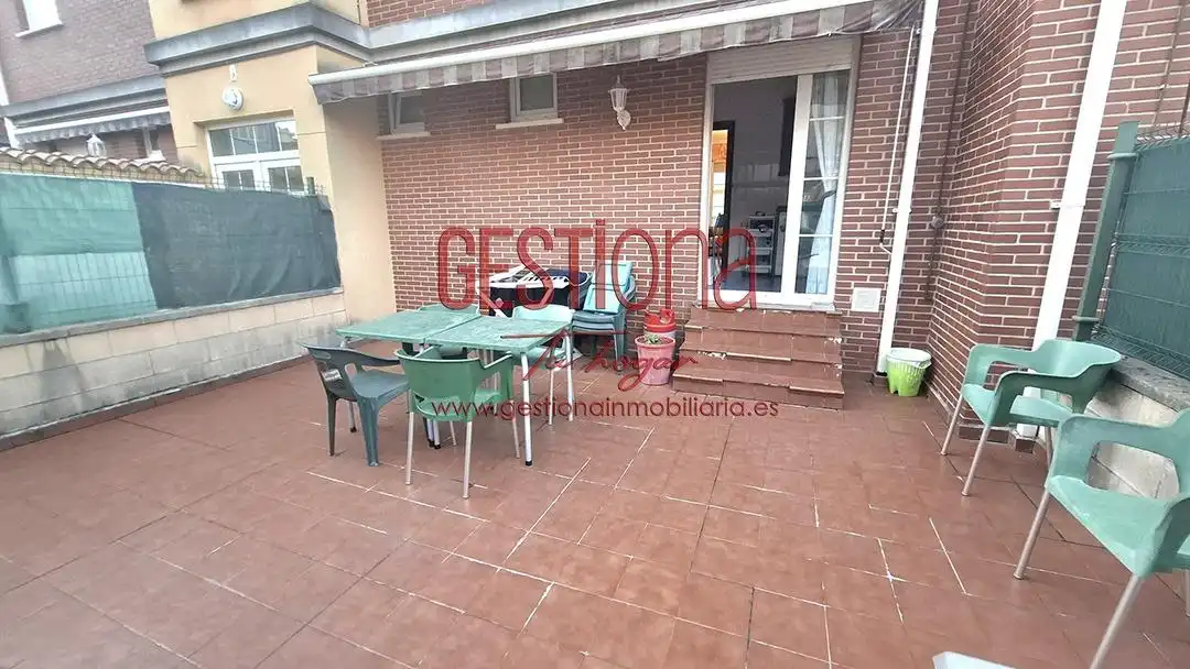 Terrasse von Erdgeschoss zum Verkauf in Castro-Urdiales mit Heizung, Privatgarten und Terrasse