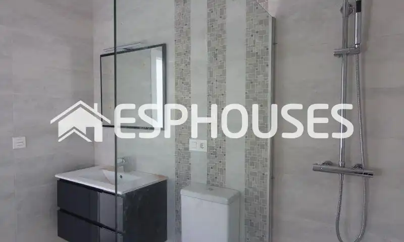 Bathroom of Houses for sale in Aspe  with Air Conditioner, Terrace and Swimming Pool