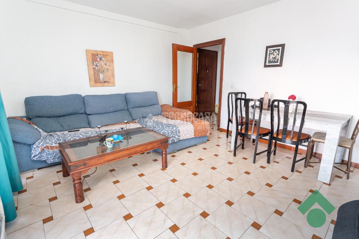 Living room of Flat for sale in Algeciras  with Furnished and Balcony