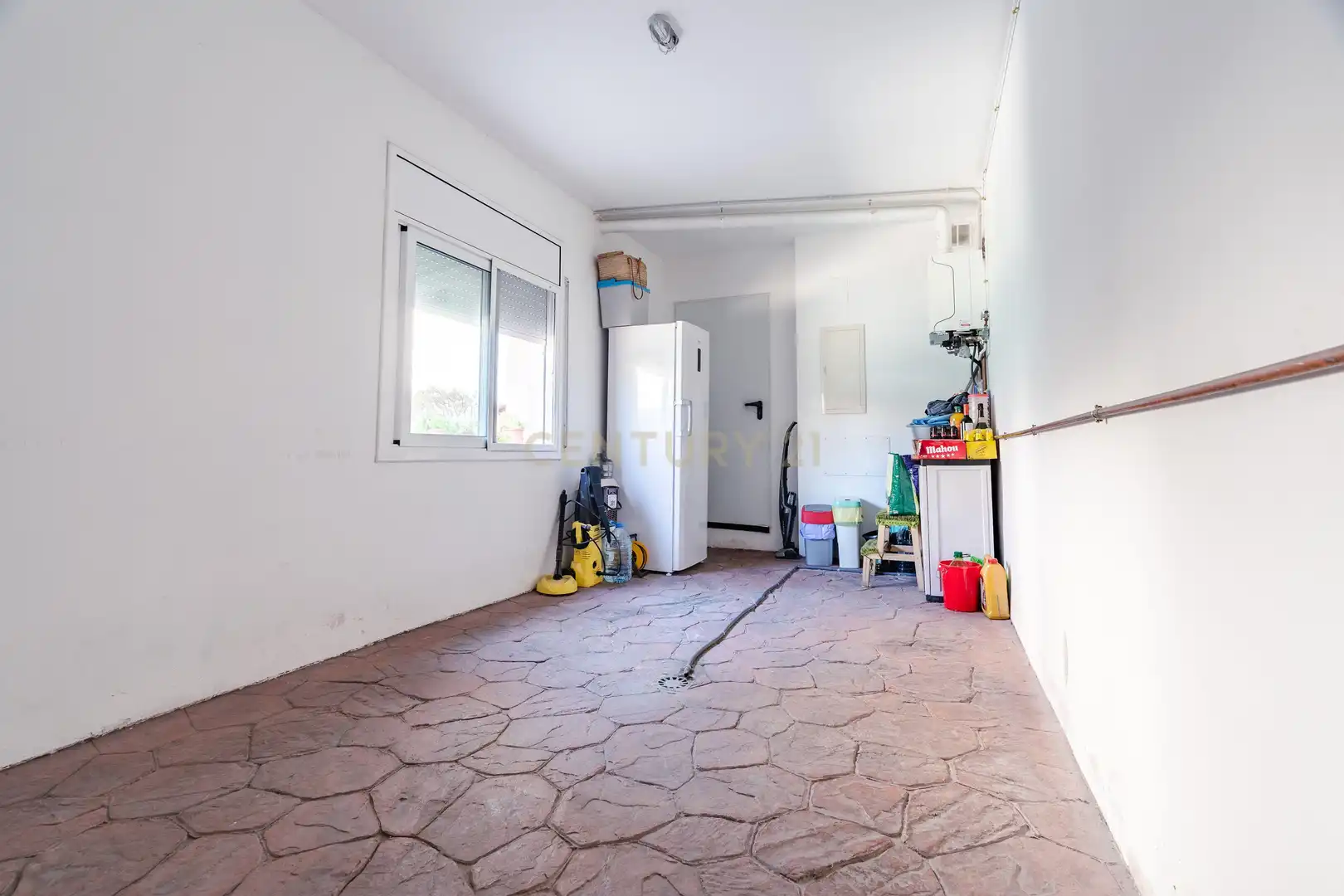 Einfamilien-Reihenhaus zum Verkauf in Vila-rodona mit Privatgarten und Ofen