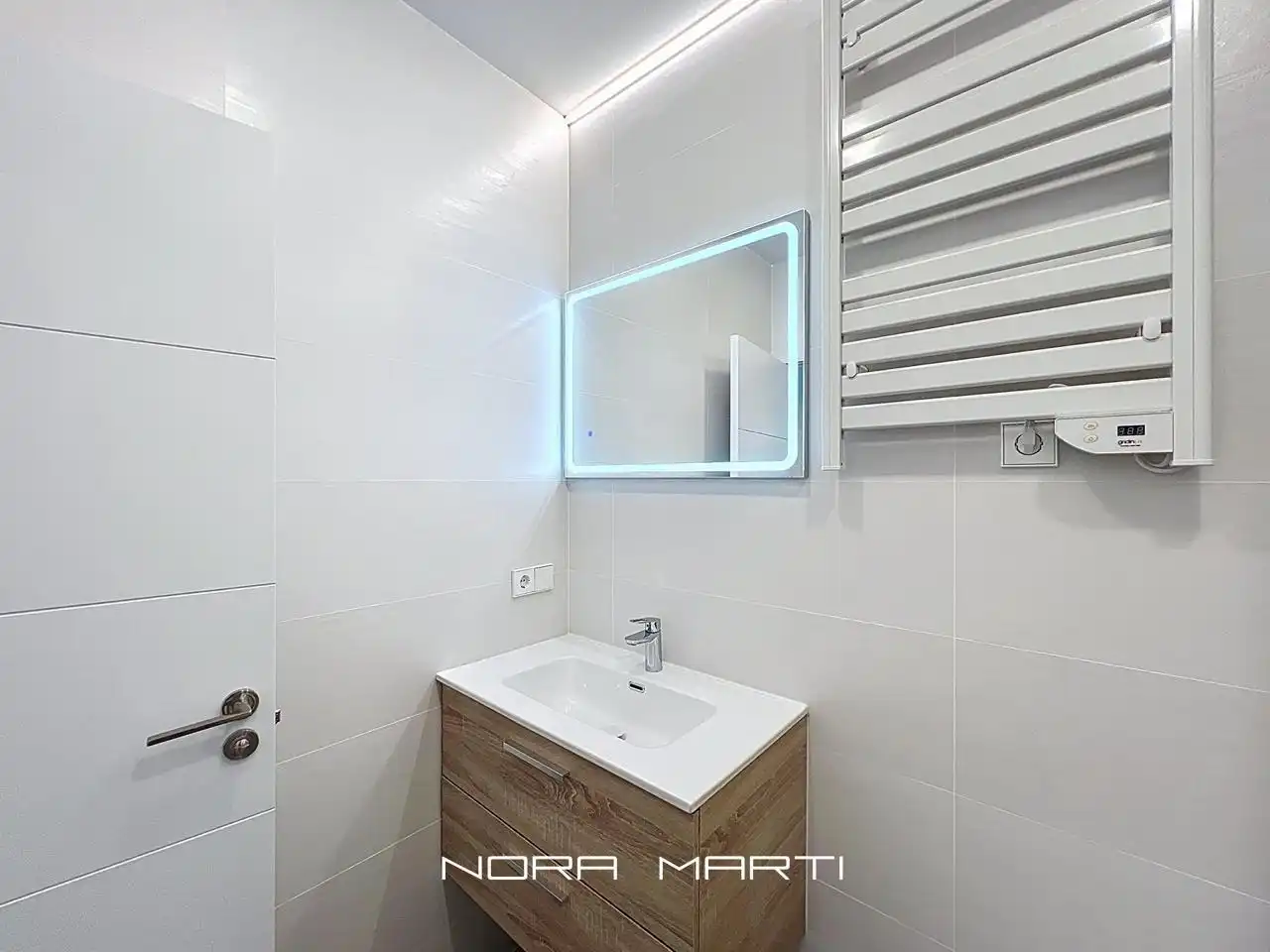 Bathroom of Flat for sale in Barcelona  with Air Conditioner, Heating and Parquet flooring