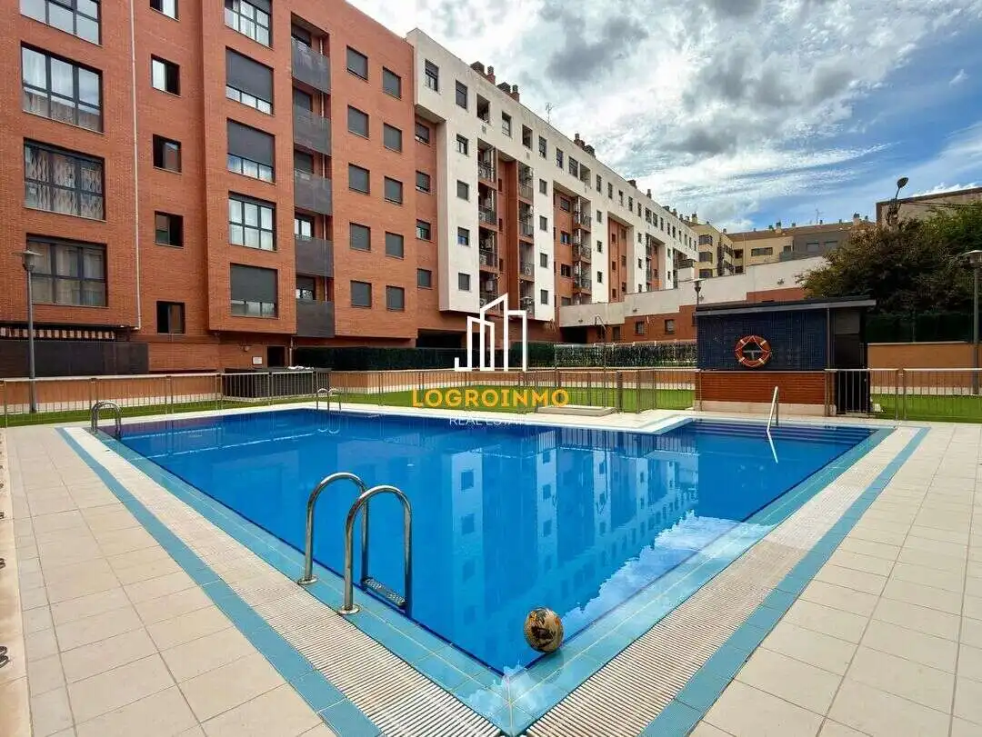 Piscina de Pis en venda en  Logroño amb Aire condicionat, Calefacció i Traster
